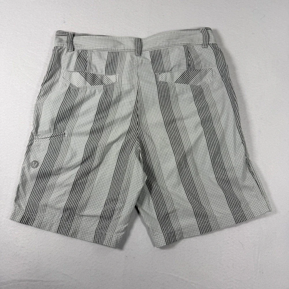 Lululemon Kahuna Plaid Shorts Mens 33 Grey White Striped Technical Casual 8.5in
